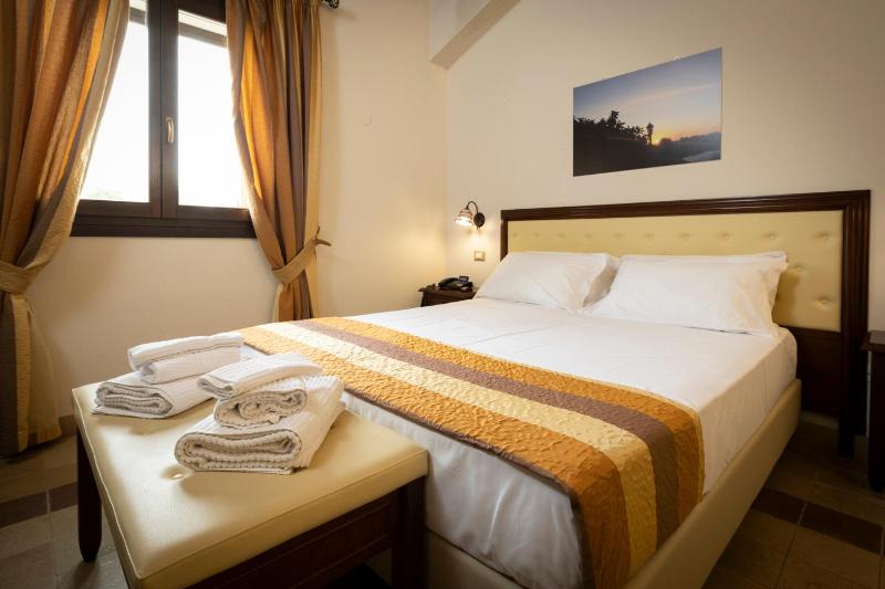 Double Room image 4