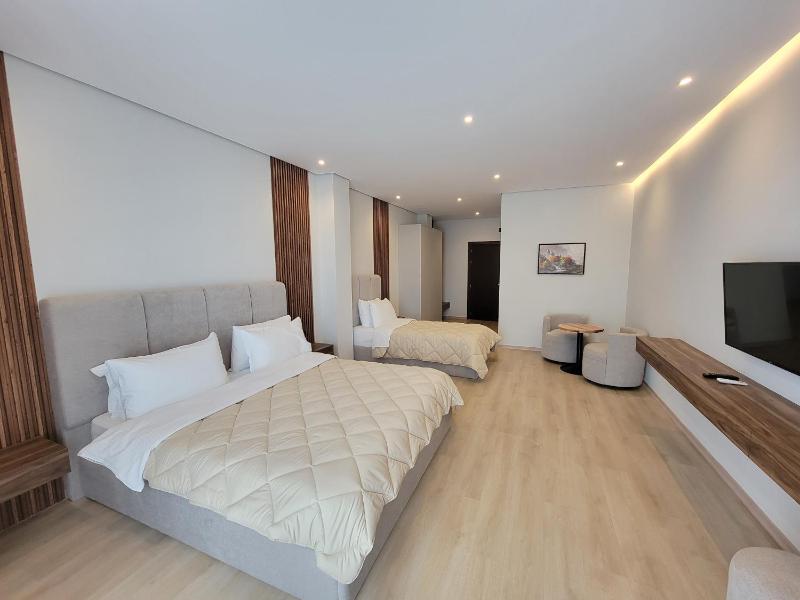 Standard Triple Room image 4