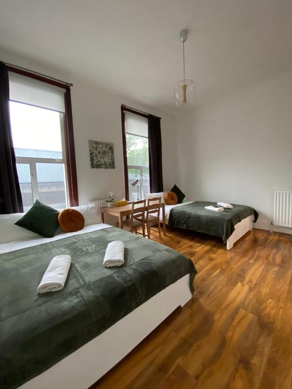 Comfy Private Bedrooms across the Euston Station Images