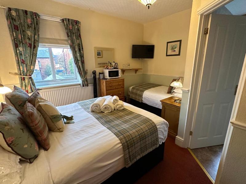 Deluxe Double/Triple Room Ensuite image 2