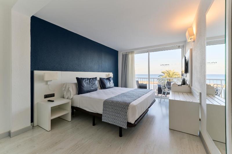 Superior Double Room with Sea View image 4