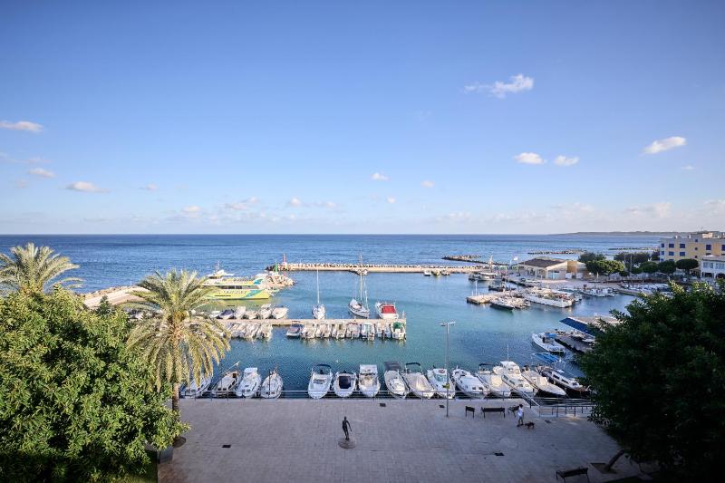 Superior Double Room with Sea View image 3