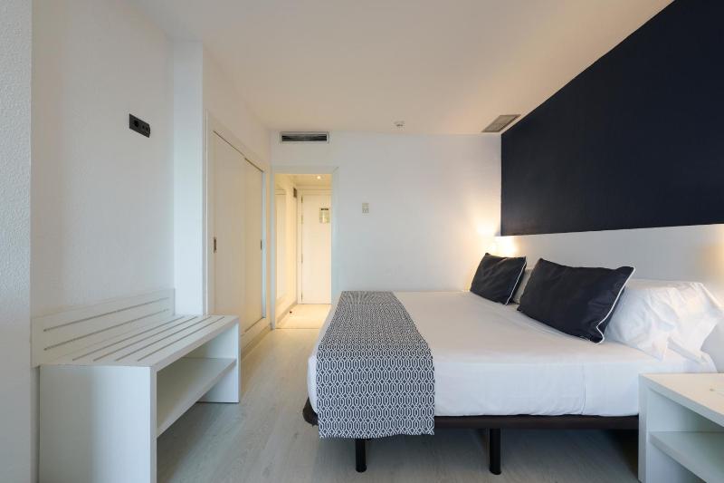 Double Room Terrace with Pool View image 1