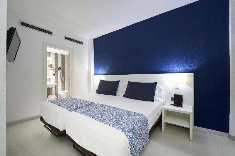Superior Double or Twin Room with Mountain View image 1