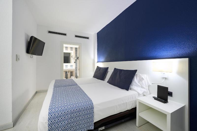 Superior Double or Twin Room with Mountain View image 4