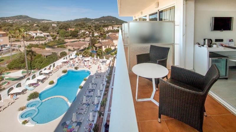 Double or Twin Room with Pool View image 4