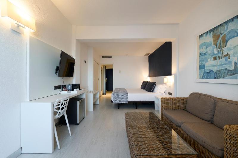 Junior Suite with Sea View image 4