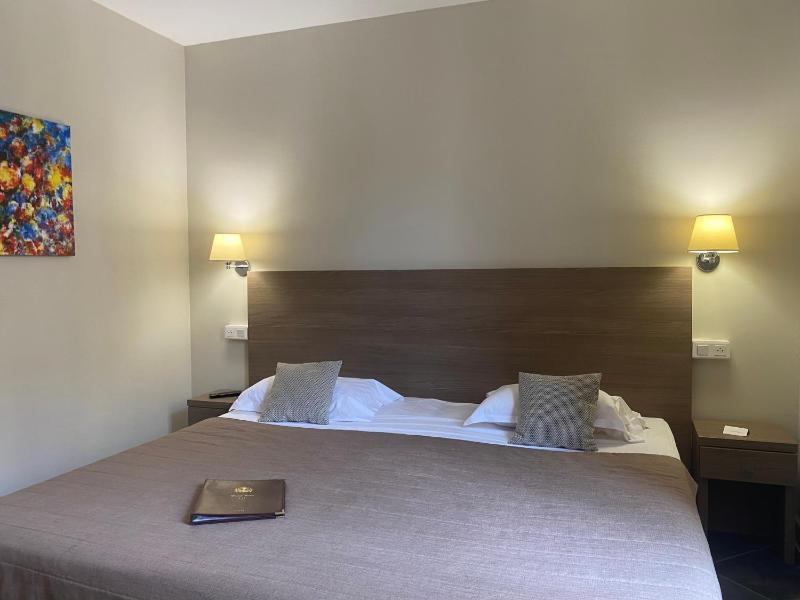 Classic Double or Twin Room image 3