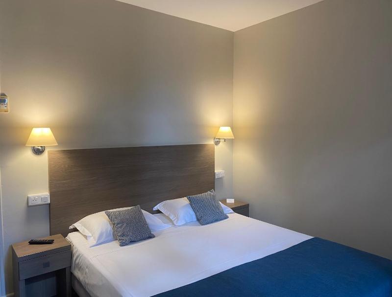 Standard Double Room image 1