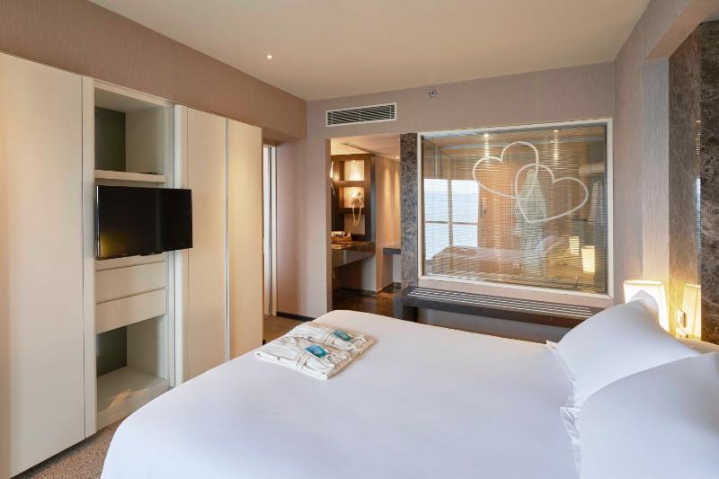 Senior Suite image 2