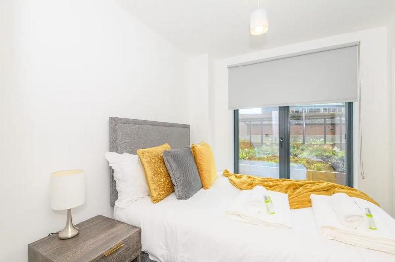 City Centre Deluxe with amazing Garden Terrace - Pass the Keys - image 10