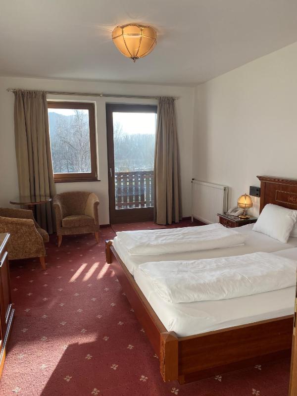 Budget Double Room image 3