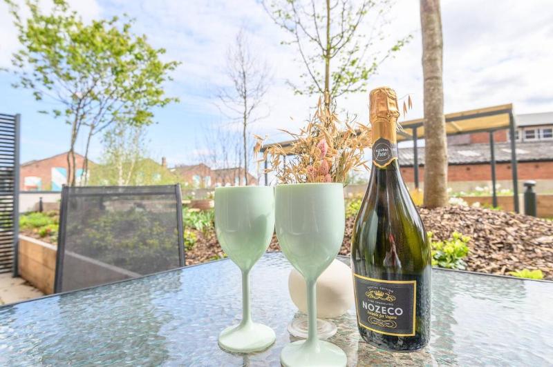 City Centre Deluxe with amazing Garden Terrace - Pass the Keys - image 16