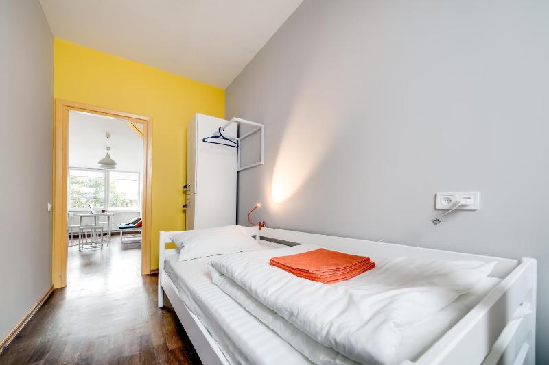 Twin Room with Shared Bathroom image 2
