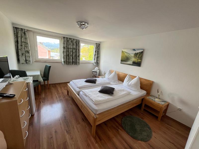 Double Room with Extra Bed image 1