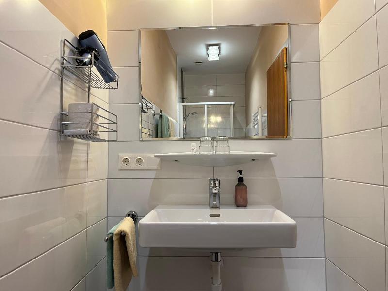 Double Room with Extra Bed image 2