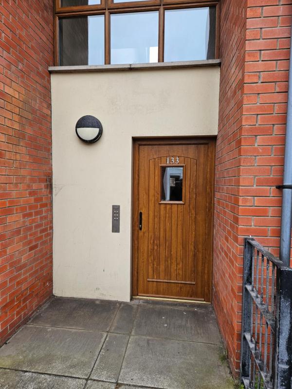 Stunning 2-Bed Apartment in Belfast close to city Images