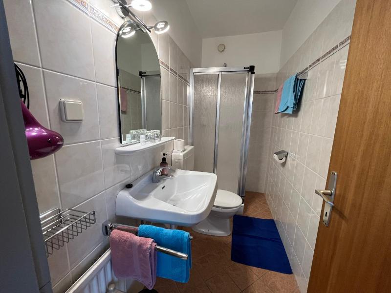 Double Room image 4