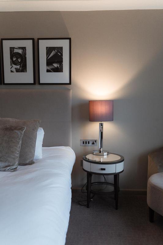 Standard Twin Room image 3