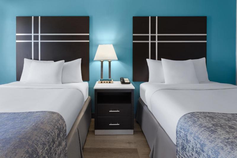 Double Room with Two Double Beds image 2
