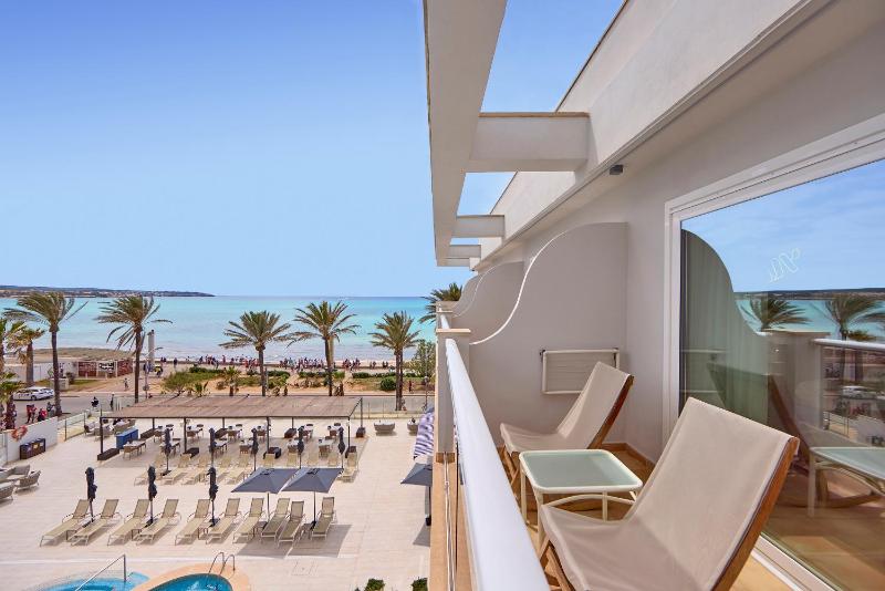 Double Room with Side Sea View image 1