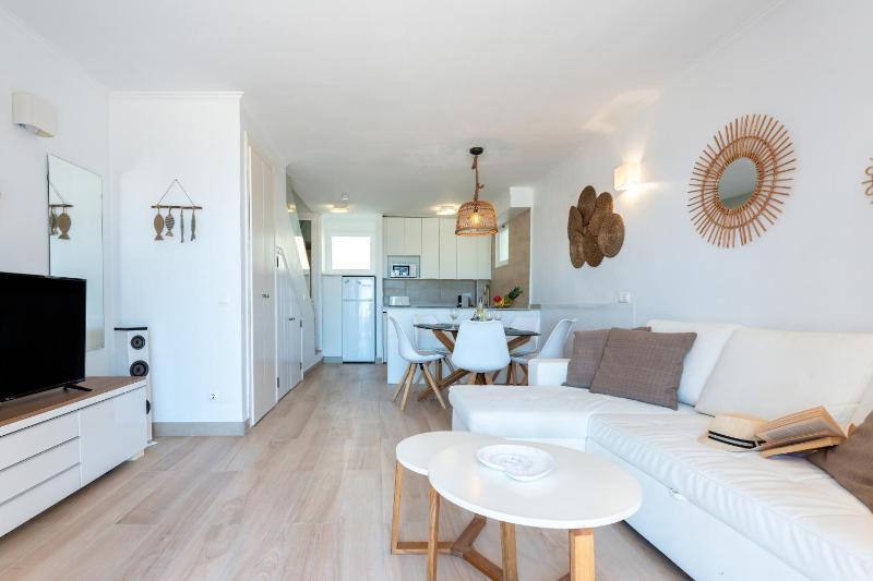 Dona Lola Sandra - Cozy beach front house with open sea views located in Calahonda only few minutes away from Marbella - Costa del sol CS111 - image 8