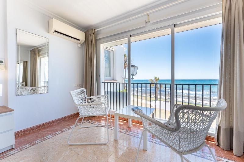 Dona Lola Sandra - Cozy beach front house with open sea views located in Calahonda only few minutes away from Marbella - Costa del sol CS111 - image 10