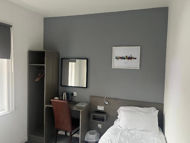 Single Room with Shower image 1