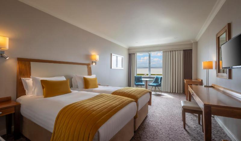 Deluxe Seaview Twin image 1