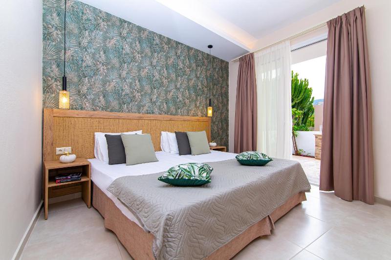 One-Bedroom Apartment with Pool View image 1