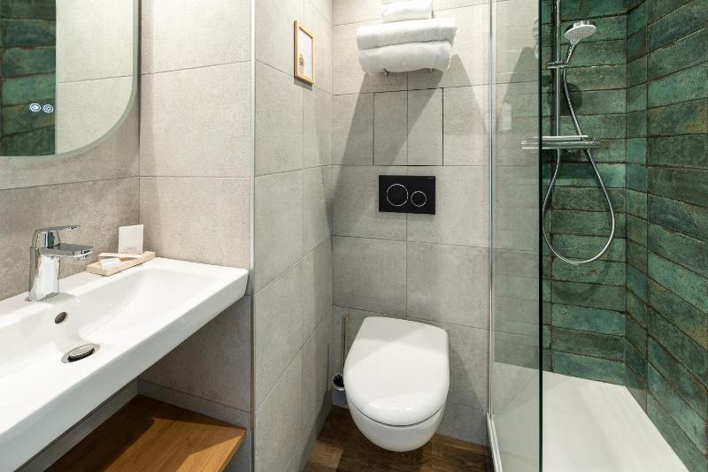 Standard Twin Room image 2