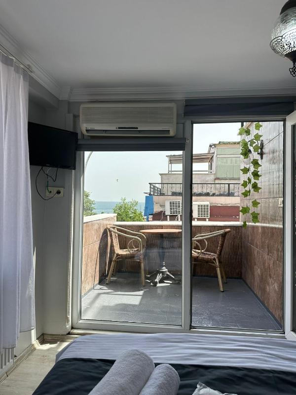 Deluxe Double Room with Balcony and Sea View image 4