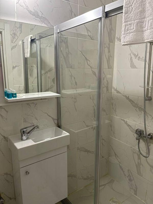 Standard Quadruple Room image 2