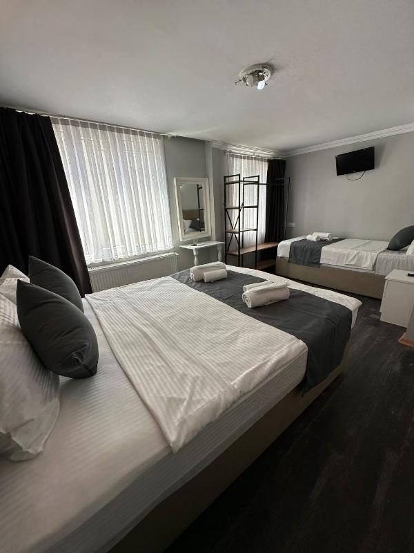 Standard Triple Room image 3