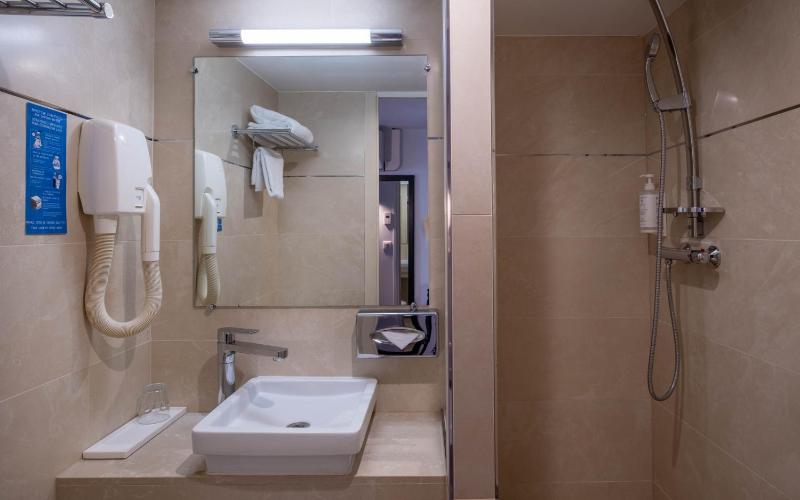 Single Room image 2