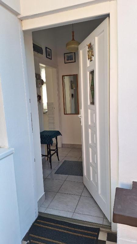 One-Bedroom Apartment image 3