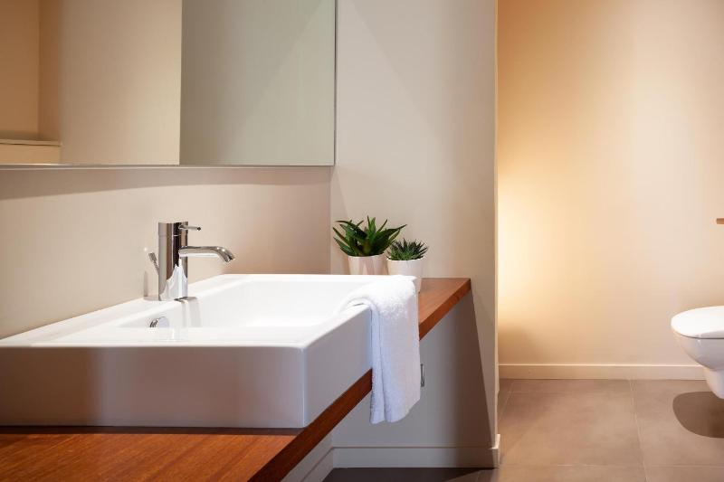 Double Room image 3