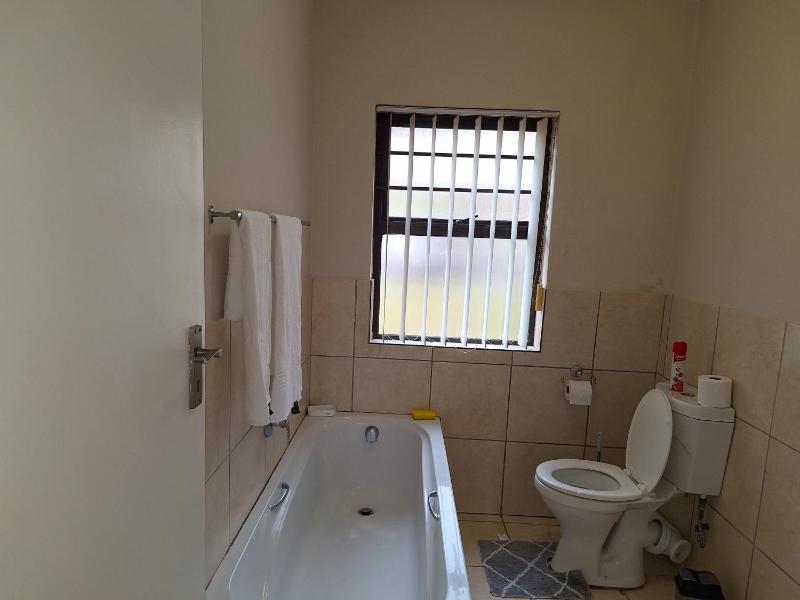 Rue's Place - image 16