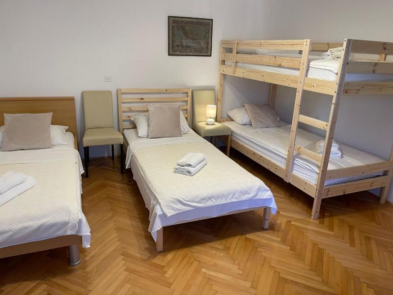 Standard Quadruple Room image 1