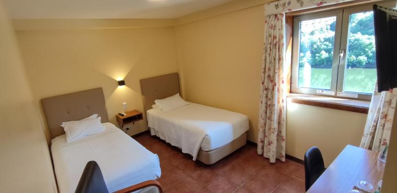 Twin Room with River View image 1