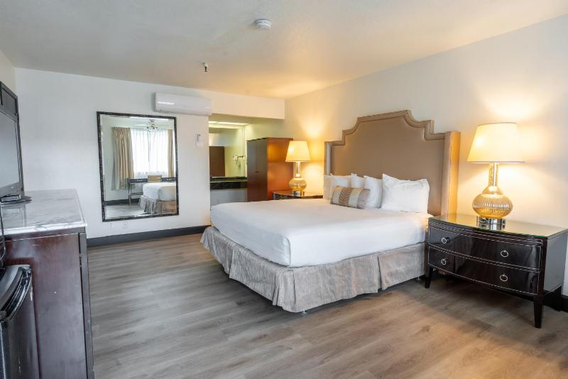 Superior King Room image 4