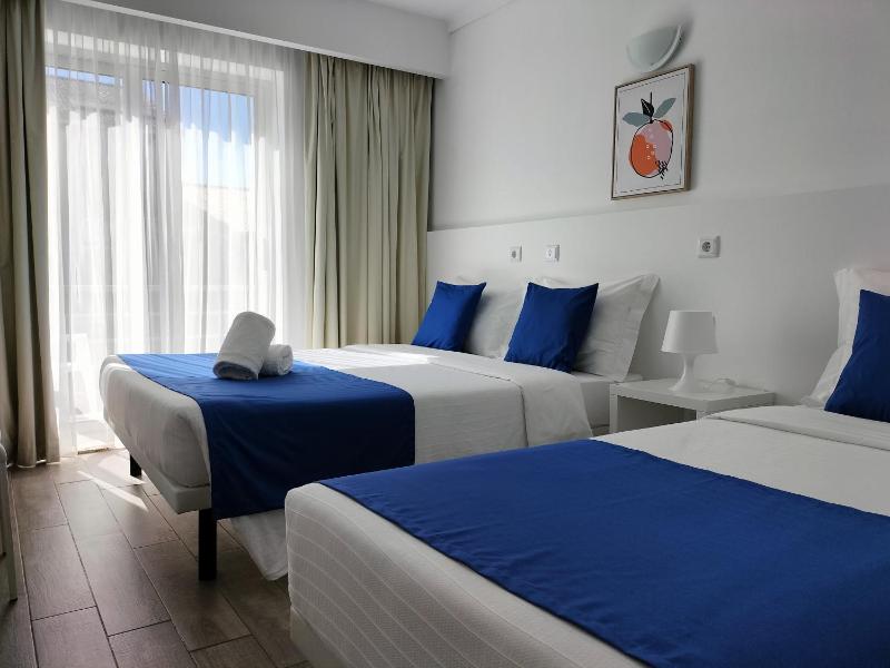 Triple Room with Balcony image 3
