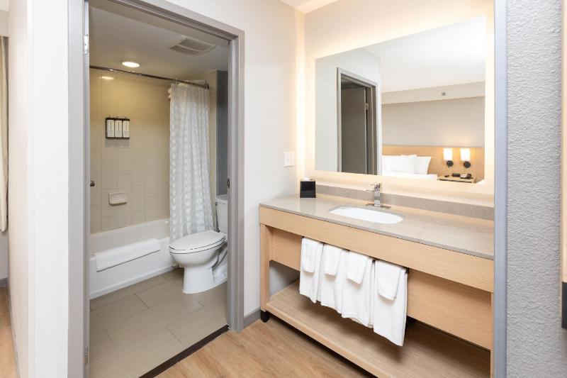 Queen Room with Two Queen Beds, Sofa Bed and Accessible Tub image 4