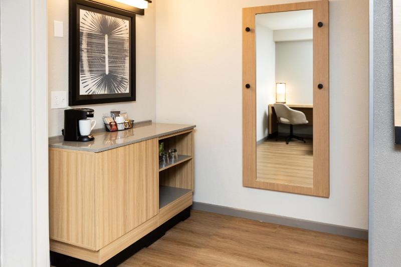 King Room with Sofa Bed - High Floor image 3
