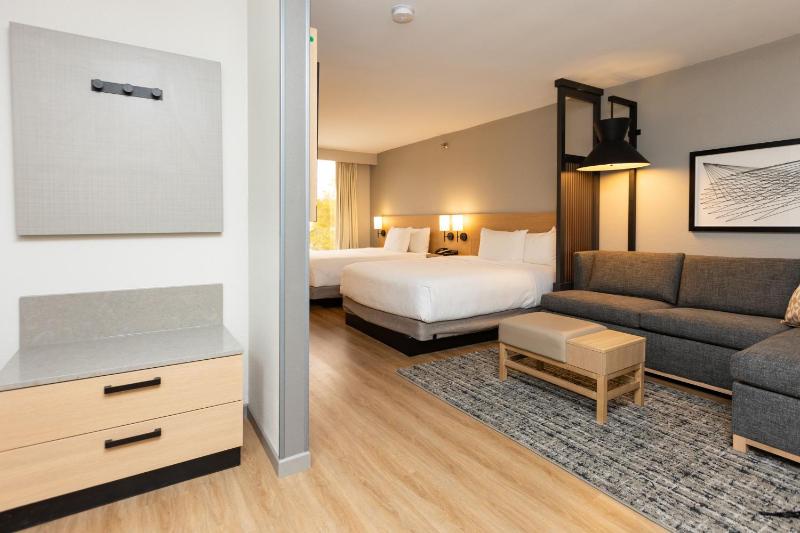 Queen Room with Two Queen Beds and Sofa Bed image 4