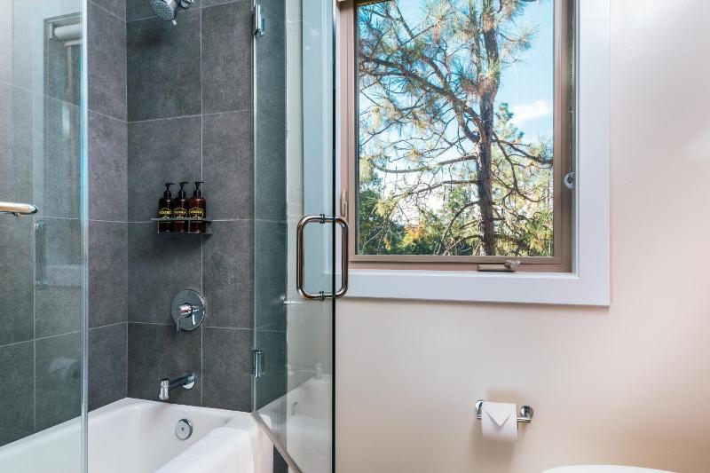 Two-Bedroom Villa with Twin beds and a King Bed image 3