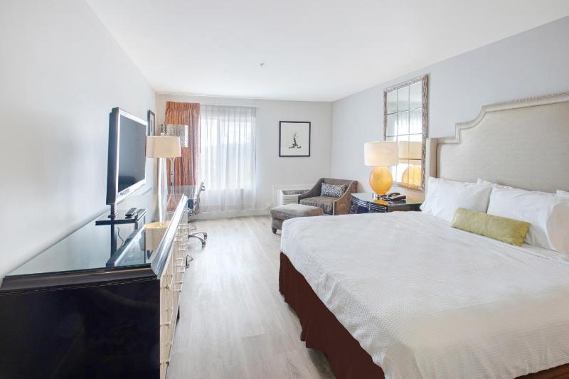 Standard King Room image 1