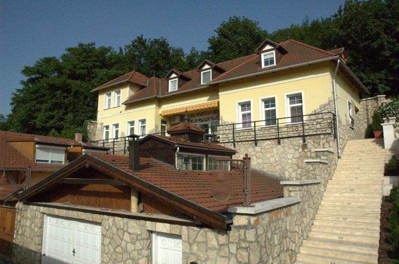 Two-Bedroom Apartment with Air conditioning image 4