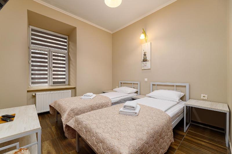 Standard Twin Room image 1