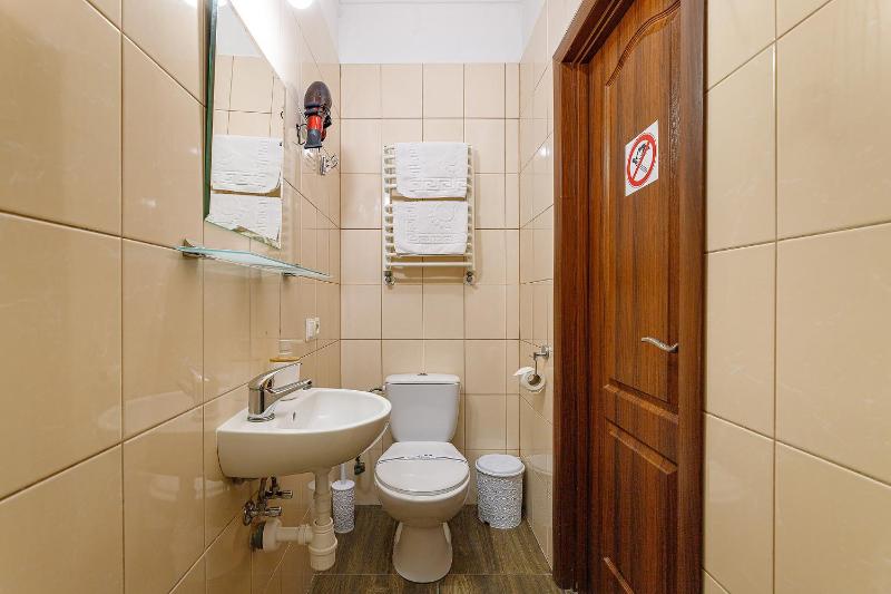 Standard Double Room image 4
